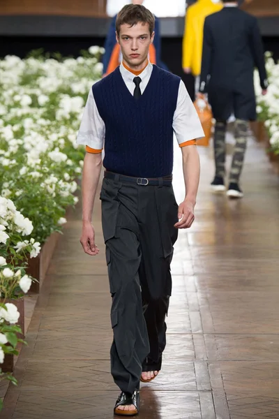 Look 26